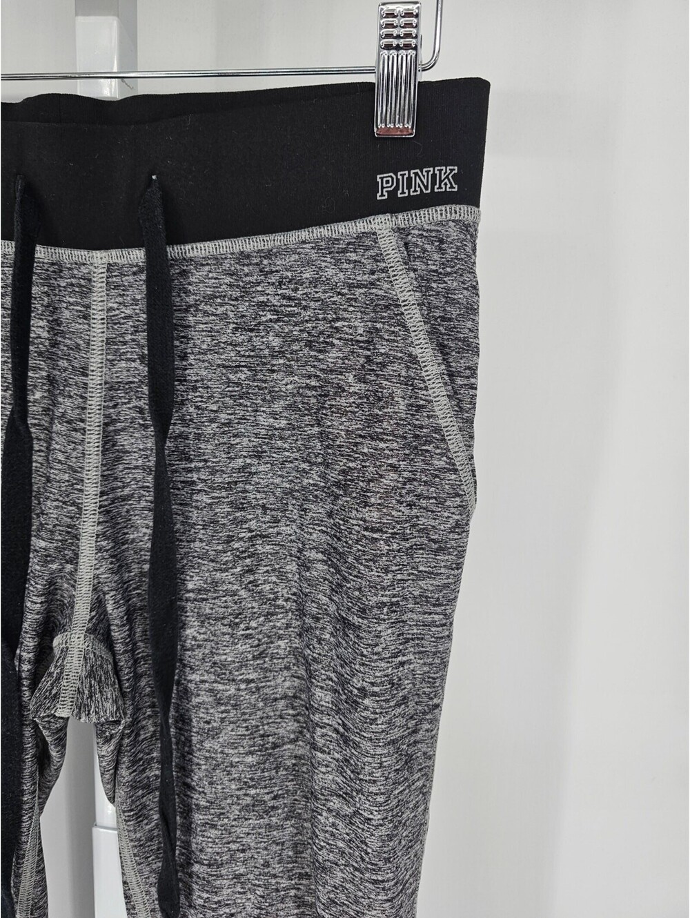 PINK by Victorias Secret Womens Sz XS Ultimate Yoga Jogger Pants Gray Black - Picture 2 of 4